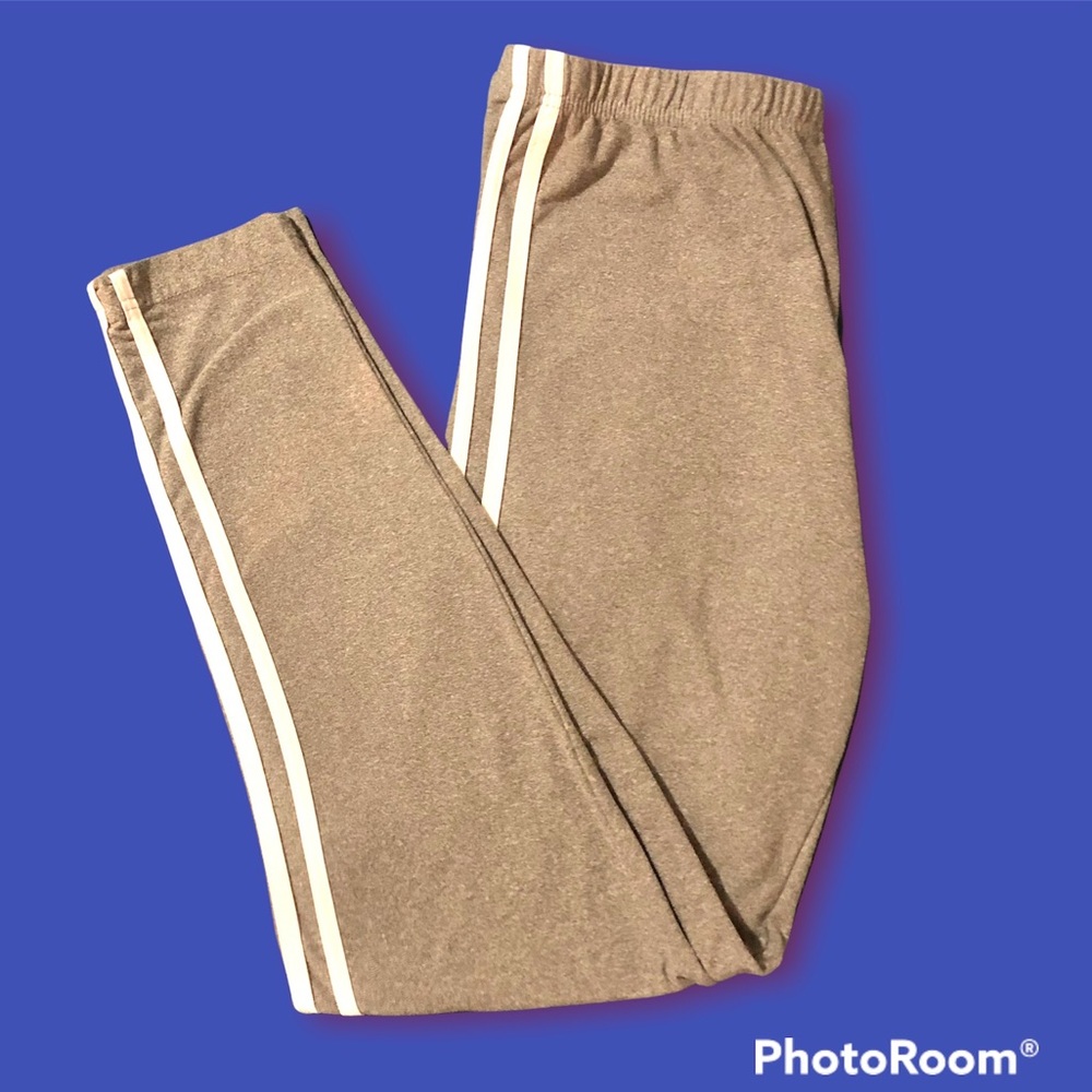 🛍 3 for $15 Gray w/white stripes leggings